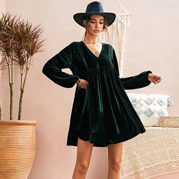 SHEIN Dresses & Skirts - Rusttydustty Lantern Sleeve Lace Insert Velvet Smock Dress